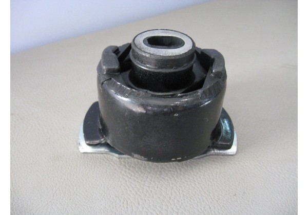 сайлентблок задньої балки,правий Renault Laguna II, 7700415488, 8200427869